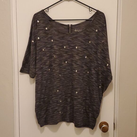 Lane Bryant Bat wing top 14/16 black gray with metal studded skulls HALLOWEEN - Picture 1 of 5